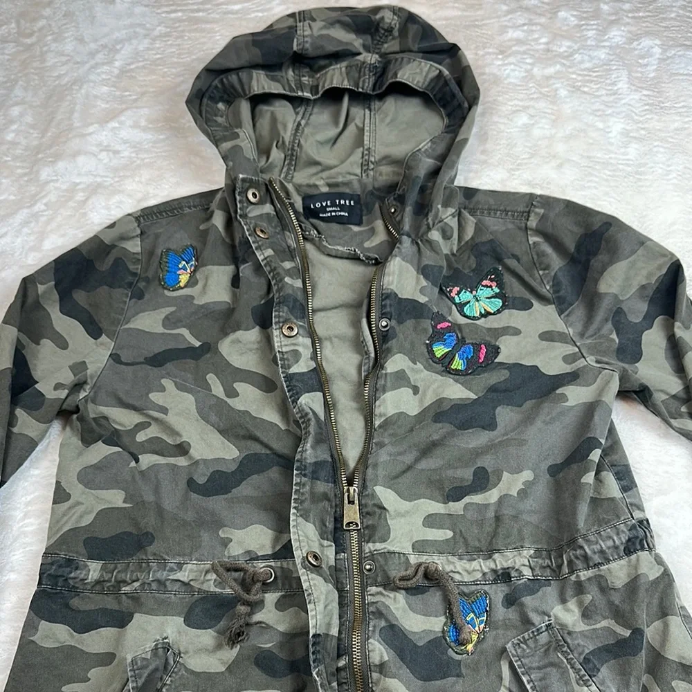 Love Tree Camouflage Jacket with Hood Colorful Butterly Embroidery - Picture 4 of 11